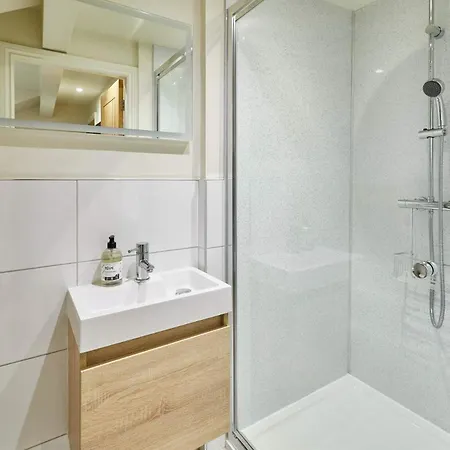 Host & - Hovera * Windermere